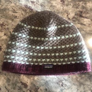 W’s Patagonia fleece-lined beanie